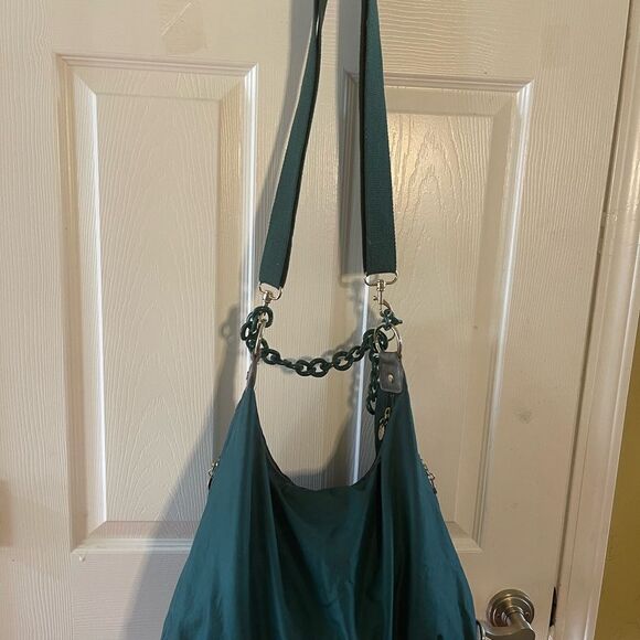 Alexisuospny Nylon Green large shoulder bag Chain Strap gold tone hardwares . - Picture 4 of 15